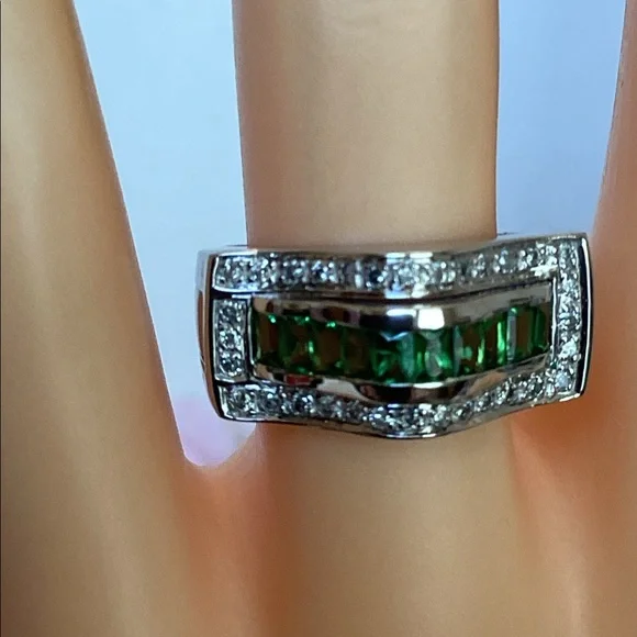 14k TSAVORITE & DIAMOND UNISEX RING - Picture 2 of 8